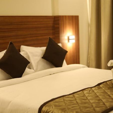 Kyriad Hotel Solapur By Othpl Zewnętrze zdjęcie