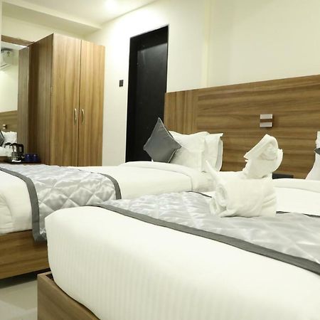 Kyriad Hotel Solapur By Othpl Zewnętrze zdjęcie