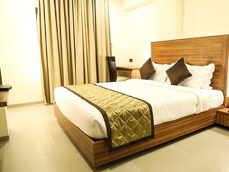 Kyriad Hotel Solapur By Othpl Zewnętrze zdjęcie