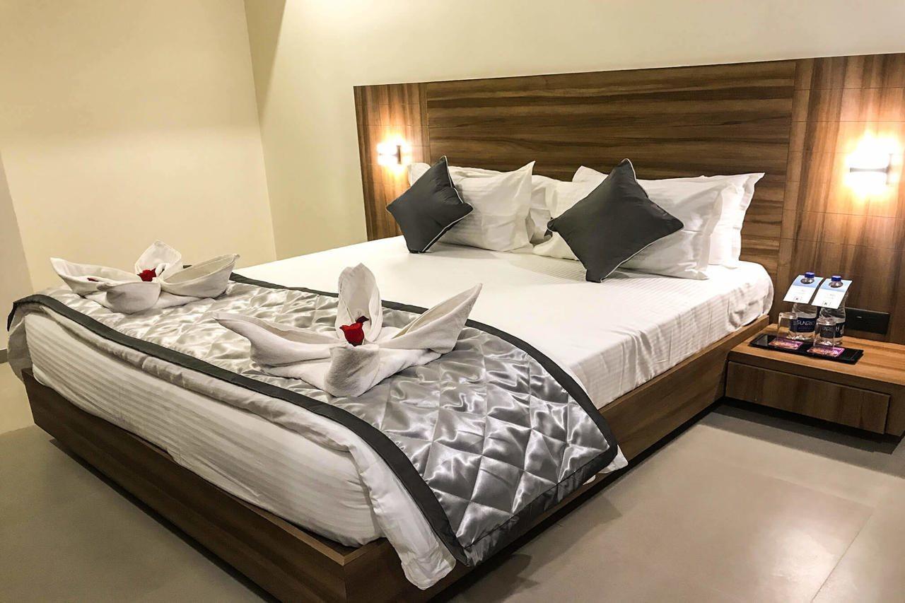 Kyriad Hotel Solapur By Othpl Zewnętrze zdjęcie