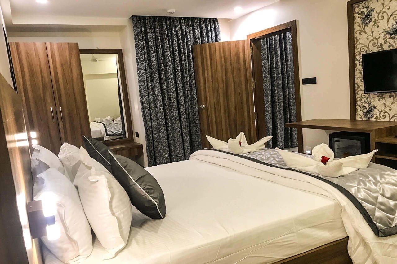 Kyriad Hotel Solapur By Othpl Zewnętrze zdjęcie