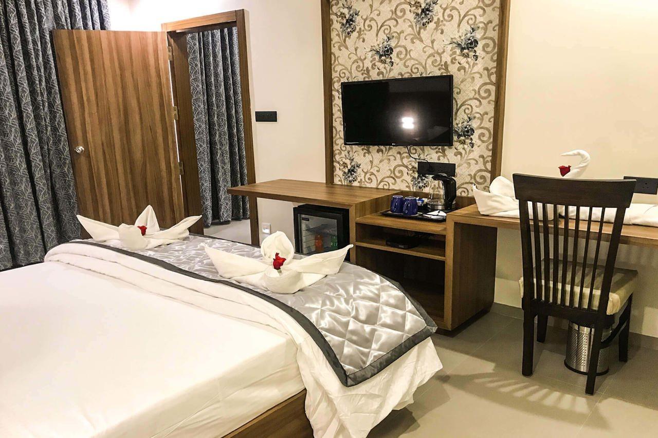 Kyriad Hotel Solapur By Othpl Zewnętrze zdjęcie