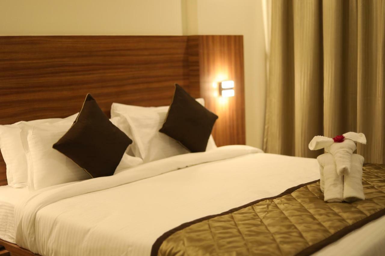 Kyriad Hotel Solapur By Othpl Zewnętrze zdjęcie
