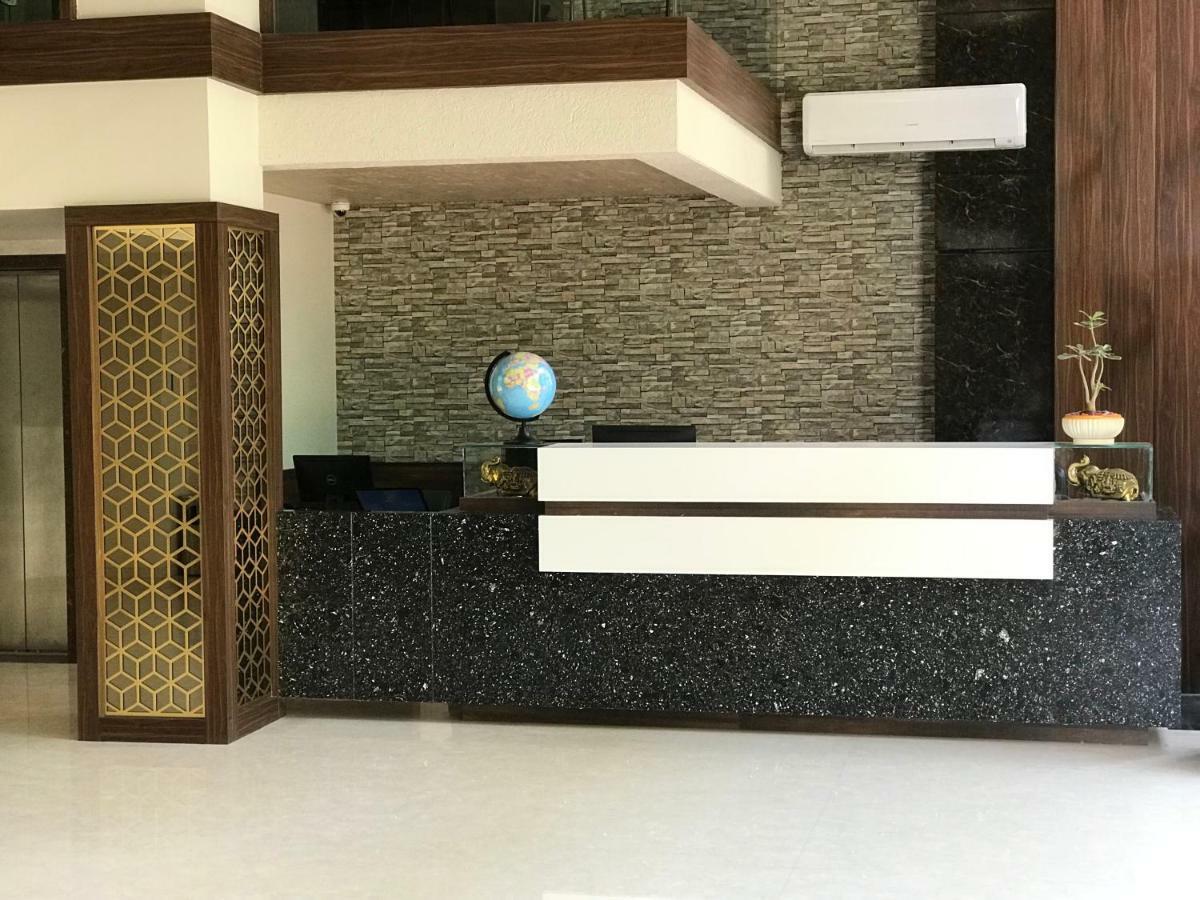 Kyriad Hotel Solapur By Othpl Zewnętrze zdjęcie
