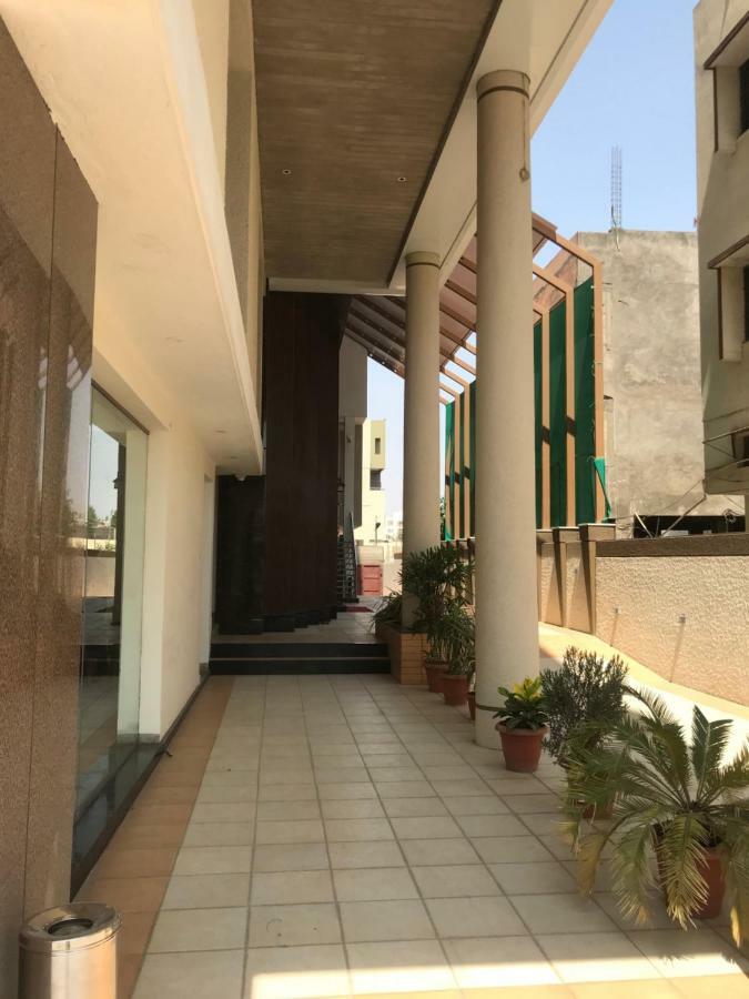 Kyriad Hotel Solapur By Othpl Zewnętrze zdjęcie