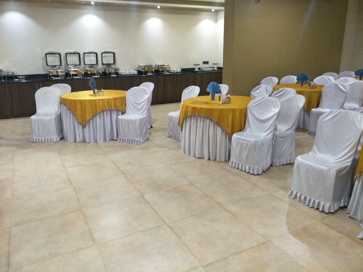 Kyriad Hotel Solapur By Othpl Zewnętrze zdjęcie
