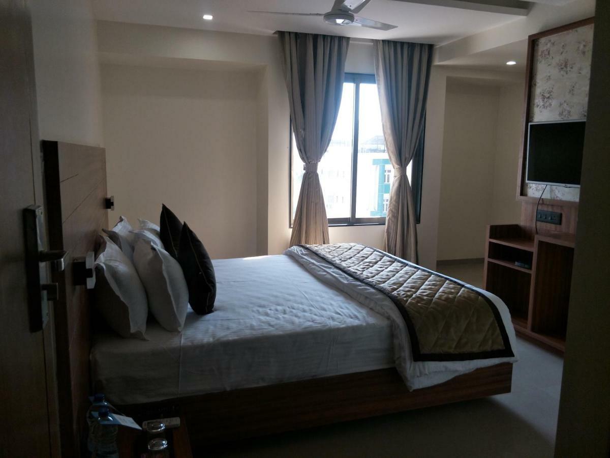 Kyriad Hotel Solapur By Othpl Zewnętrze zdjęcie