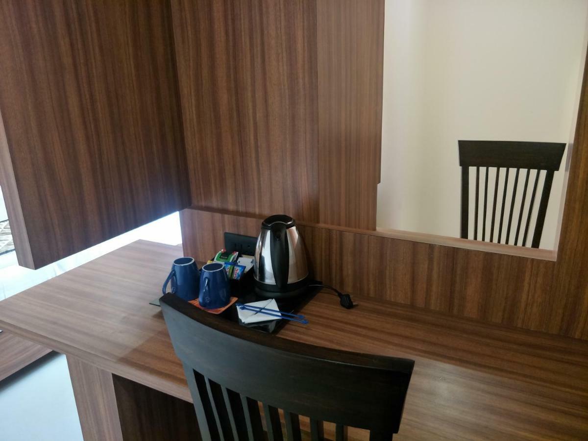 Kyriad Hotel Solapur By Othpl Zewnętrze zdjęcie