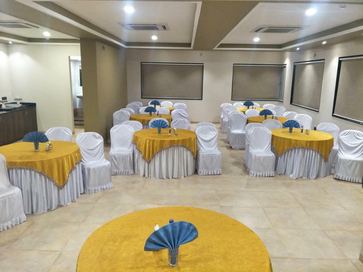 Kyriad Hotel Solapur By Othpl Zewnętrze zdjęcie