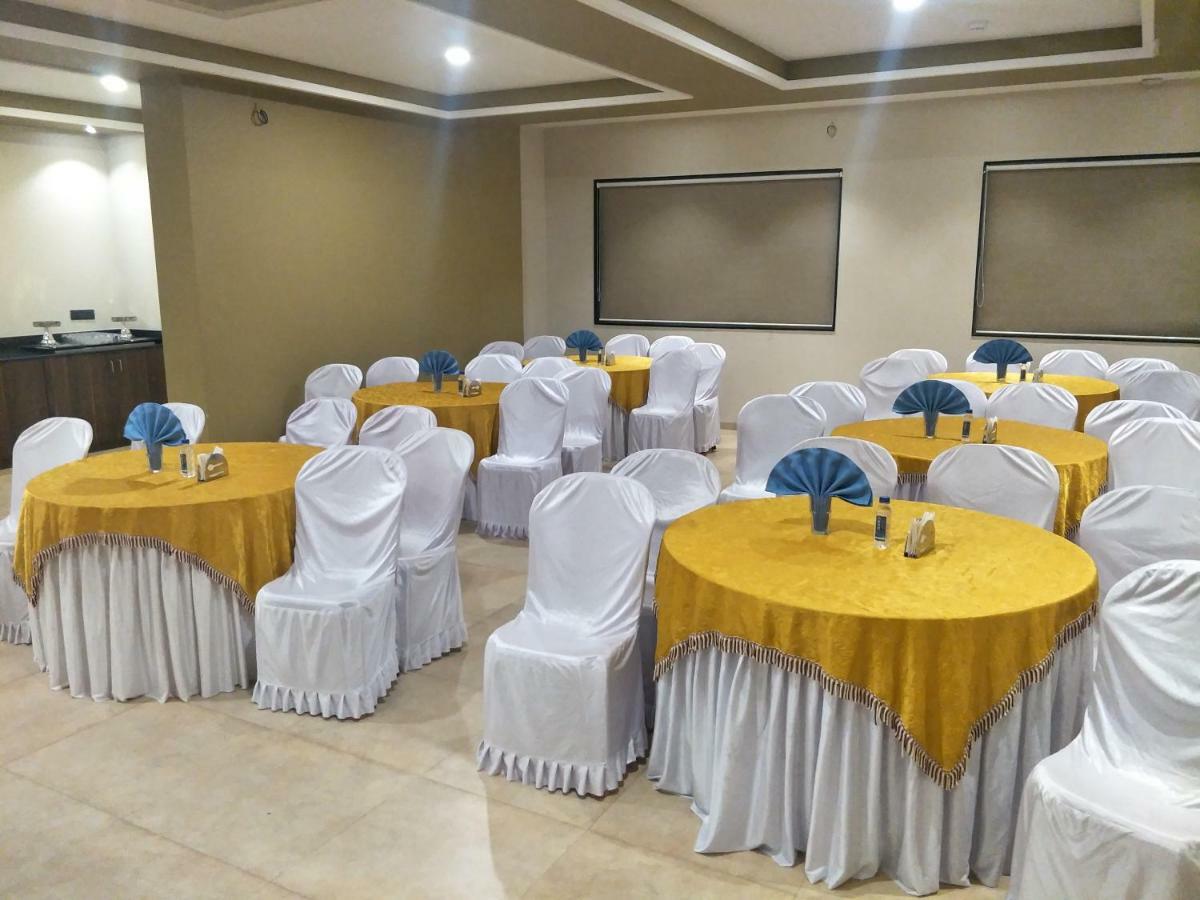Kyriad Hotel Solapur By Othpl Zewnętrze zdjęcie