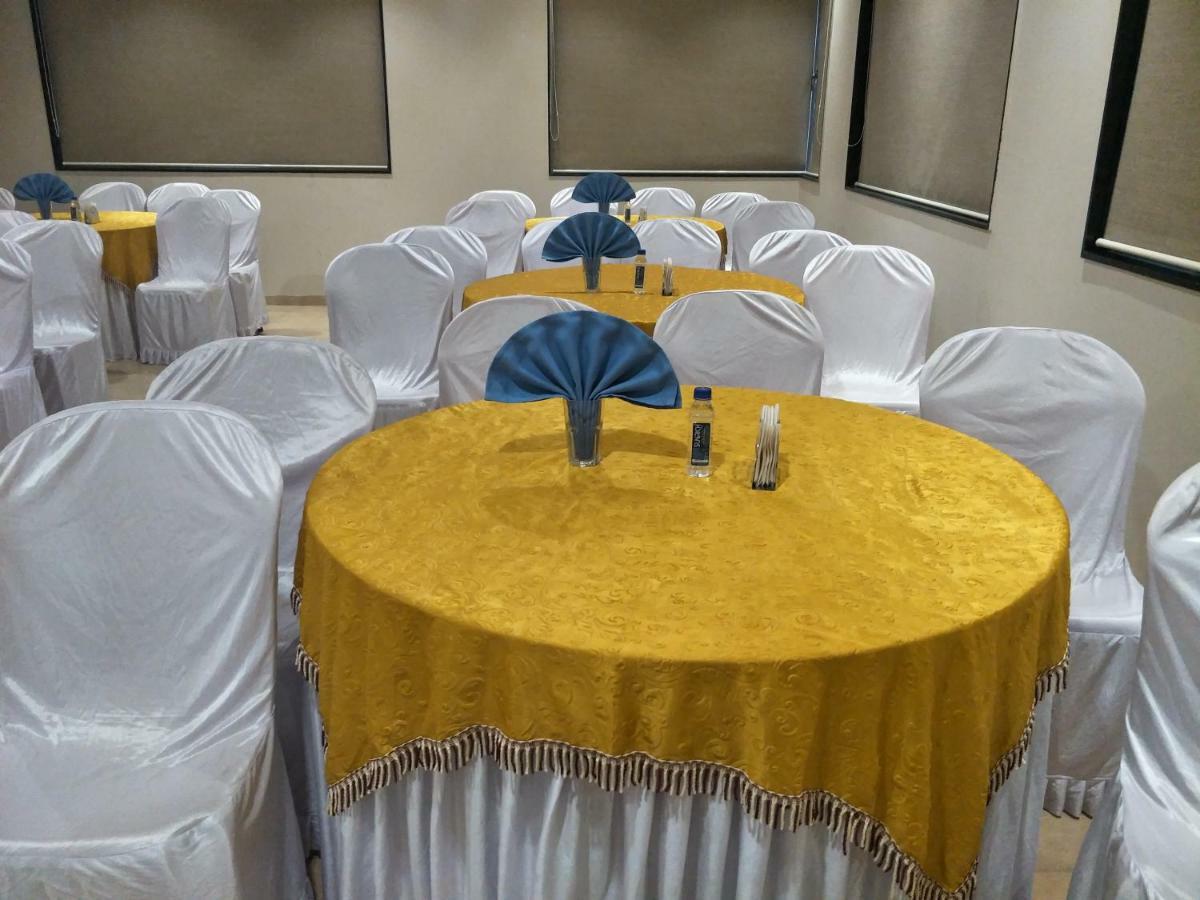 Kyriad Hotel Solapur By Othpl Zewnętrze zdjęcie