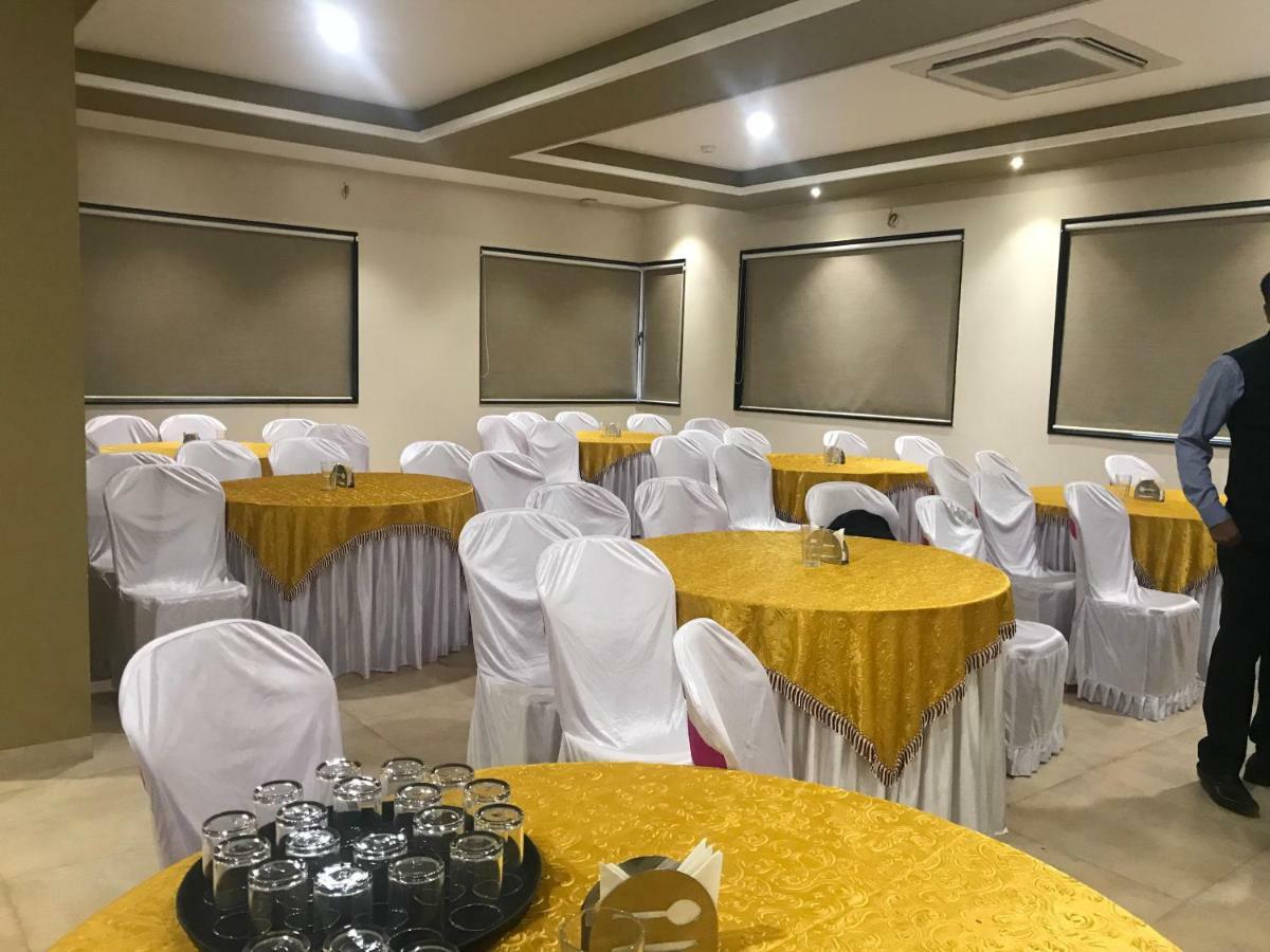 Kyriad Hotel Solapur By Othpl Zewnętrze zdjęcie