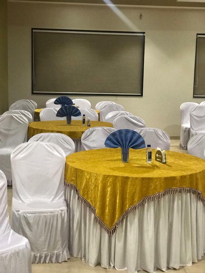 Kyriad Hotel Solapur By Othpl Zewnętrze zdjęcie