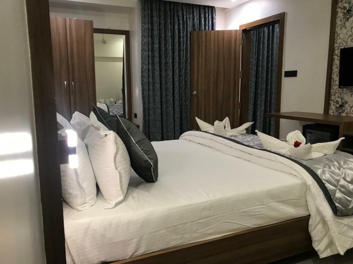 Kyriad Hotel Solapur By Othpl Zewnętrze zdjęcie