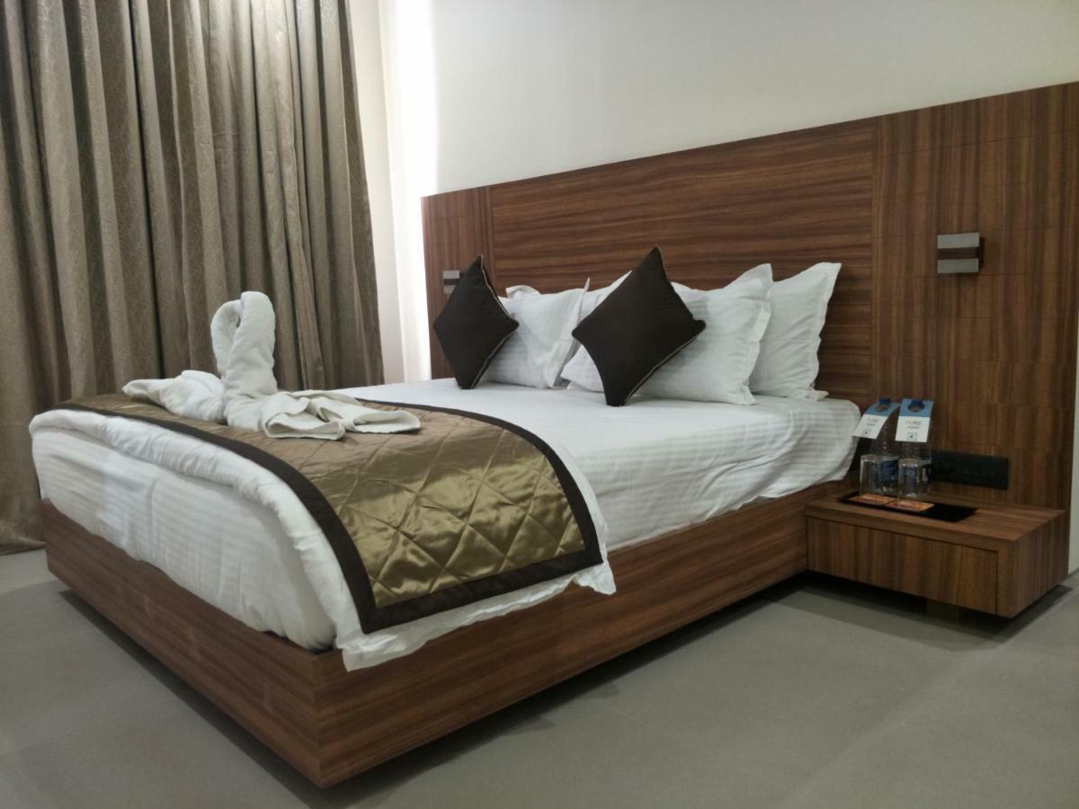 Kyriad Hotel Solapur By Othpl Zewnętrze zdjęcie