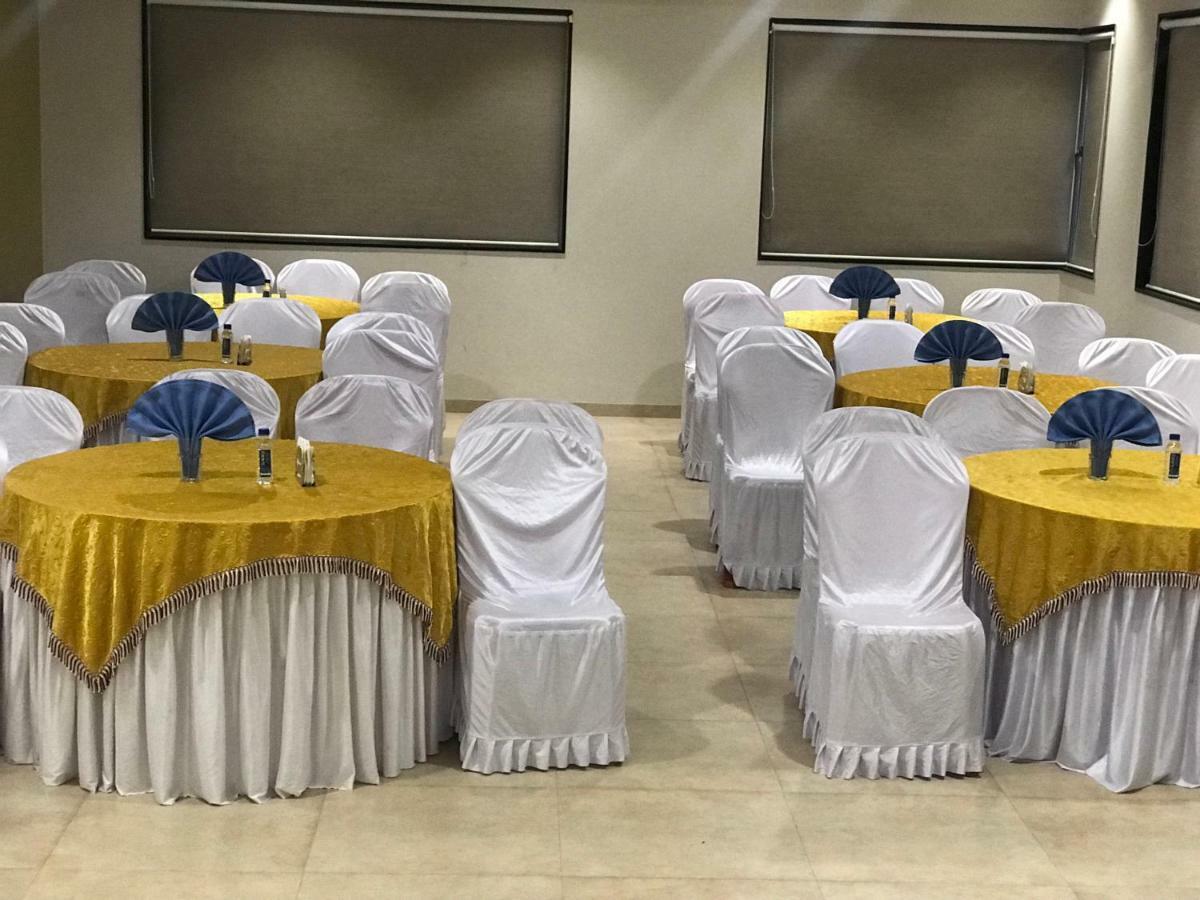 Kyriad Hotel Solapur By Othpl Zewnętrze zdjęcie