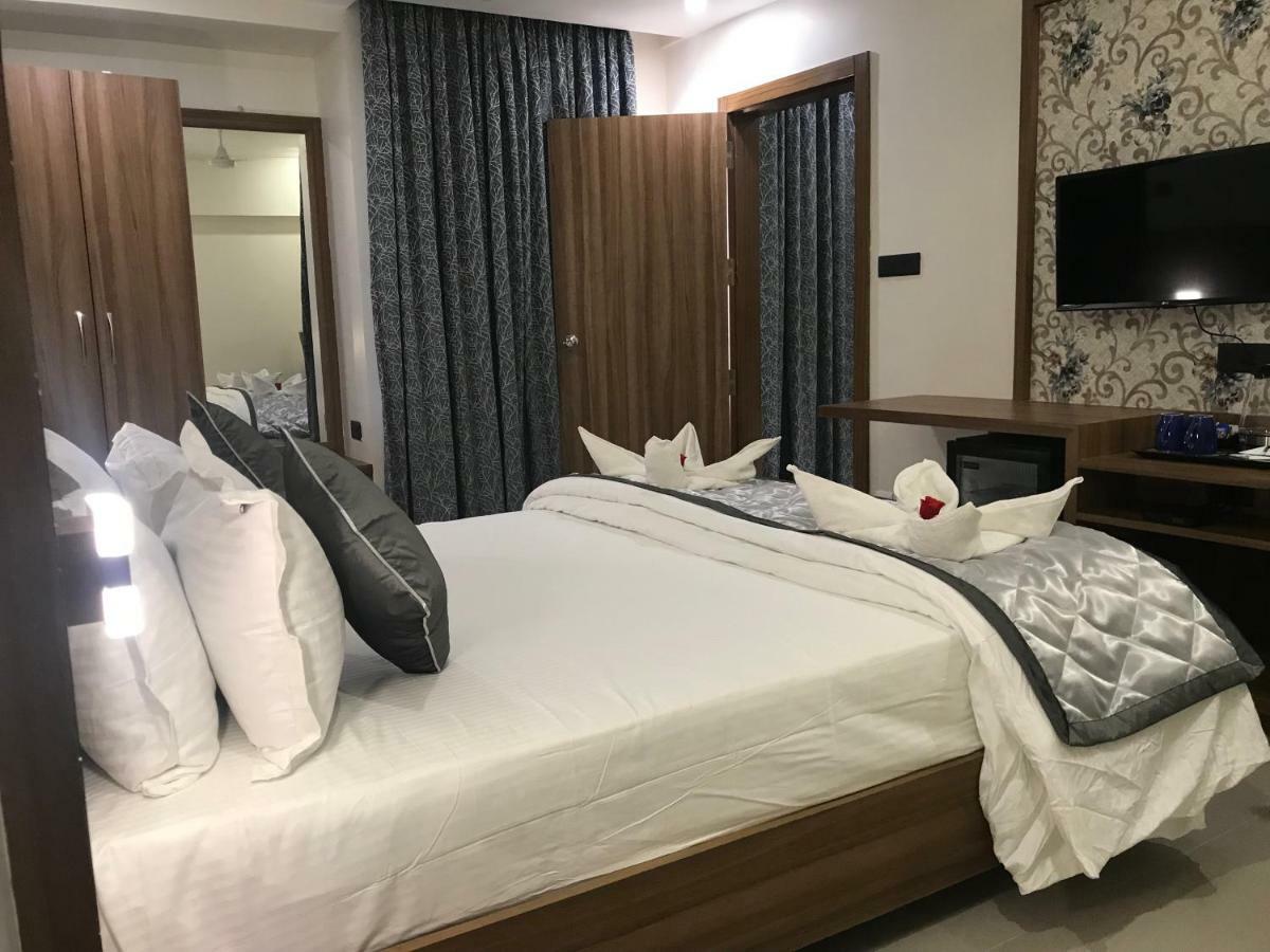 Kyriad Hotel Solapur By Othpl Zewnętrze zdjęcie