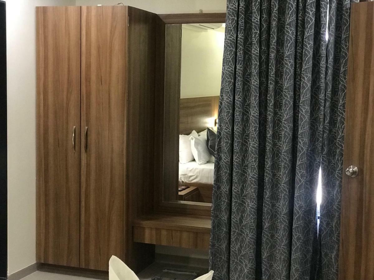 Kyriad Hotel Solapur By Othpl Zewnętrze zdjęcie